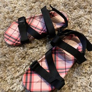 Kids Burberry sandals size 4